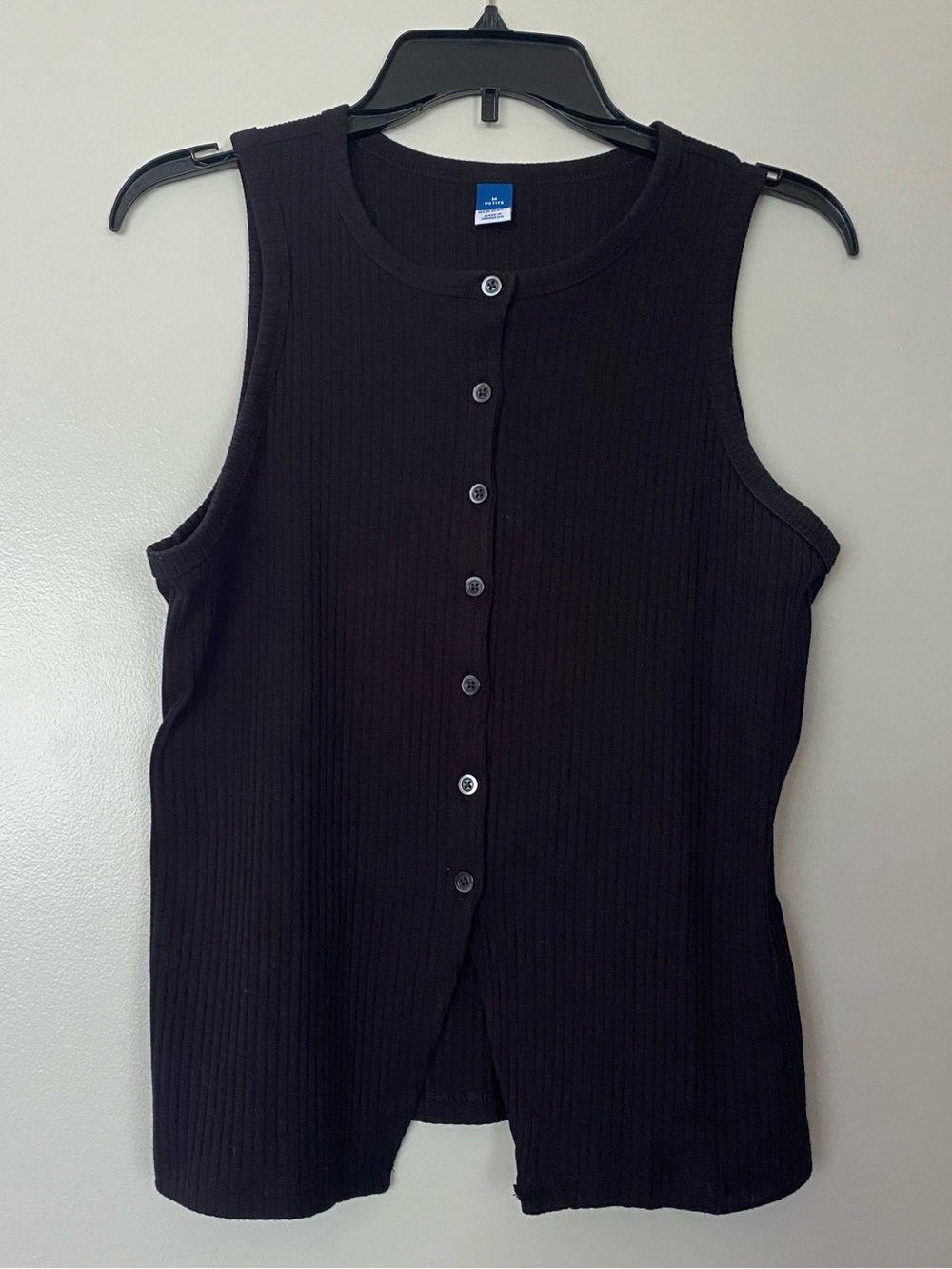 Old Navy Sleeveless Button-Down Ribbed Top - Picture 3 of 5